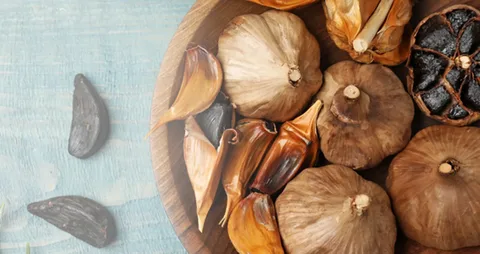 تصویر 1 از سیر سیاه پرورده ستاره دخت با بسته‌ بندی شفاف و بهداشتی